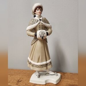 Avon 2014 Mrs. Albee Porcelain President's Club Figurine